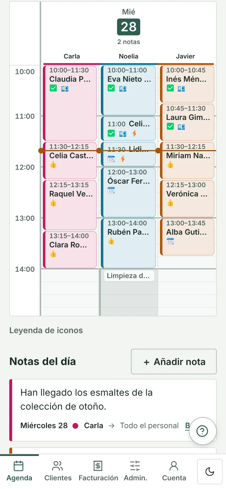 Agenda de un día en el móvil con las citas de tres profesionales en columnas y una franja «Disponible (sin máquina)»