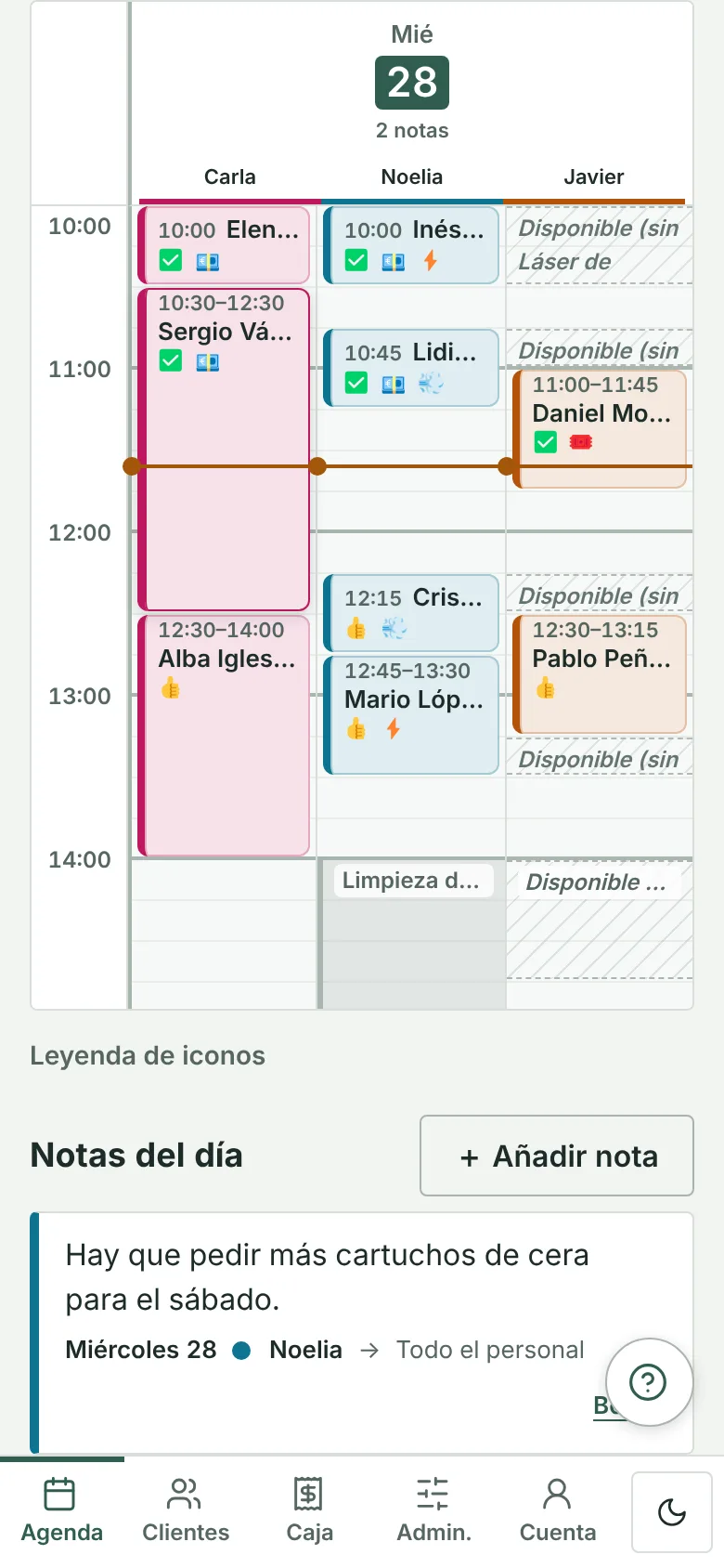 Agenda de un día en el móvil con las citas de tres profesionales en columnas y una franja «Disponible (sin máquina)»